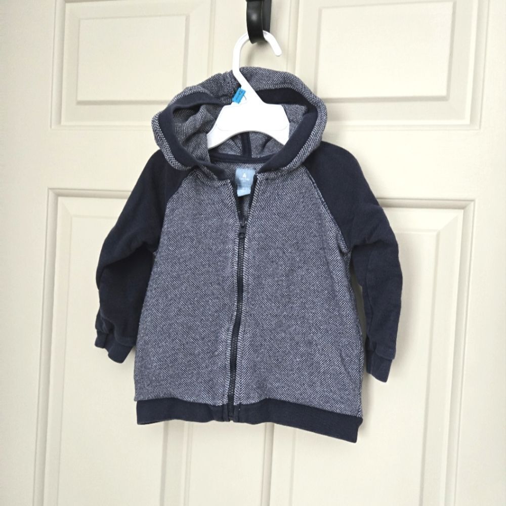 3/$20 Gap sweater size 18-24 m